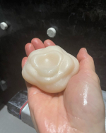 ペリカン石鹸さまの愛されおっぱい 💝今まで全身同じボディソープで洗っていたけどバストは皮脂の分泌が多いのに繊細で乾燥しやすいということを知ったアラフォー😨パーツケアの必要性を実感したよ🫧…のInstagram画像