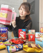 子ども大喜びのお届け物🎁グリコのスイーツセットはポッキーとかビスコ、コロンなど定番お菓子からはじめて見る「カプリコのあたま」までいろんなスイーツが詰まってました✨可愛いパフェ柄の大きなボ…のInstagram画像