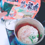 株式会社キンレイさまから提供いただきました。お水がいらない 横浜家系ラーメン4食神奈川県発祥の『家系ラーメン』をラーメンデータバンク監修の下、商品化しました。スープ、麺、具が一つになっています…のInstagram画像