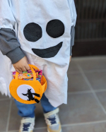 Happy　Halloween…🕸🎃⚠最後動画あり今日はHalloween♥️昨日幼稚園がお休みだったので、おかしをあげたら大喜び🤭着なくなった父親のワイシャツとフェルトを株式会社KA…のInstagram画像