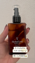 rita_pika9\お使いのヘアオイル、満足していますか？？/洗い流さないタイプのトリートメント　　みなさん使ってますか？　　　　私は毎日朝とお風呂上がりに使っています　　　　…のInstagram画像