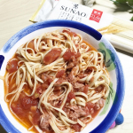 【SUNAOパスタを使った簡単レシピ】SUNAOのパスタは、食物繊維がたっぷり！そしてロカボが推奨する１食あたりの糖質量20～40gに調整されているんです。簡単レシピ・トマト･･･缶半分・…のInstagram画像