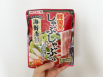 マルトモさんの韓国風しゃぶしゃぶ「海鮮赤旨」食べてみました！一袋3包入りで、250mlの水と沸騰させてから具材を入れます。今回はお昼ご飯として、家にある野菜を簡単に入れてみました⭐︎入れた具材…のInstagram画像