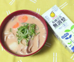 マルサンアイ（marusanai_official ）様の有機豆乳無調整を使って、#豆乳入り豚汁 を作ってみました。具材は豚小間・人参・大根・里芋・ごぼう・しいたけ・長ねぎ。水300ccに有機豆…のInstagram画像