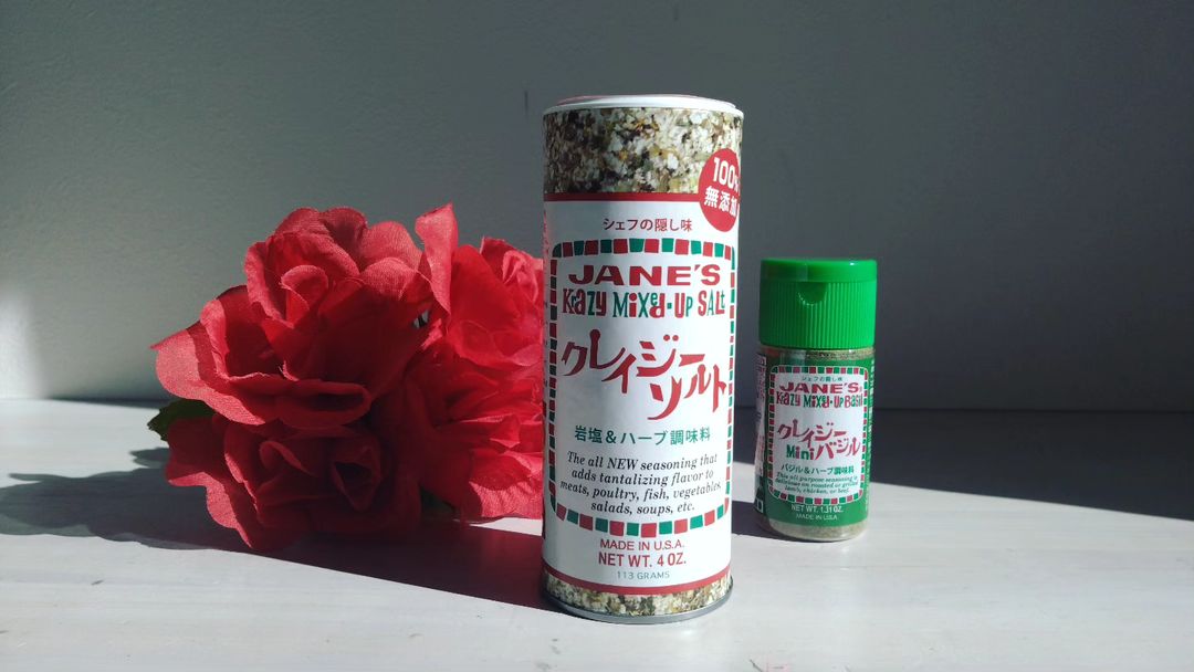 口コミ投稿:「クレイジーソルト」は、岩塩&ハーブ調味料です。結晶状の岩塩をベースに、数種類…