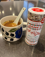 日本緑茶センター株式会社様のご提供でクレイジーソルトをお試しさせていただきました✨✨お肉料理やスープ、目玉焼きにささっと振りかけてみました🍽✨岩塩以外にペッパー、オニオン、ガーリック、タイム、セ…のInstagram画像