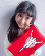 #PR #江崎グリコ株式会社 グリコのギフトにピッタリなお菓子セット！関西のお土産にも良いよね！とってもたくさん入ってるよー。もちろん娘はキャラメルのおもちゃが1番好き。すぐ開けてたよ。…のInstagram画像