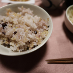お米に北海道玄米雑穀を混ぜて炊いてみました。簡単に栄養バランスのとれた玄米雑穀ごはんができました。ほどよい甘さともっちりした食感はクセになる美味しさとの評判通りです。白米だけではなく定期的に北海…のInstagram画像