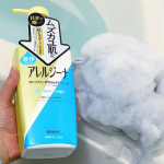 𖥧 𖥧 𖧧 ˒˒. . 𖡼.𖤣𖥧 ⠜ ムズカユ肌に！日本で唯一「抗ヒスタミン成分（ジフェンヒドラミン塩酸塩）」を配合したボディソープ🫧液体タイプ ˗ˏˋ アレルジーナ ˎˊ˗ をモニタ…のInstagram画像