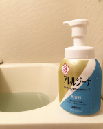 .肌が弱い私は数年前から泡で身体を洗うようにしています。今使っているのは日本で唯一という抗ヒスタミン成分配合　のボディソープなんです。肌にやさしいしっとりとした洗い上がりだから家族みんなで安…のInstagram画像