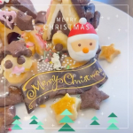 u0040kyoritsu_kitchen から素敵なプレゼント🎄自宅でもクリスマスムード満喫🤶キットで子供と手作りお菓子の家🏠🍪キットの中に形を作るモールドも入っていたので見た目よりも意外と…のInstagram画像