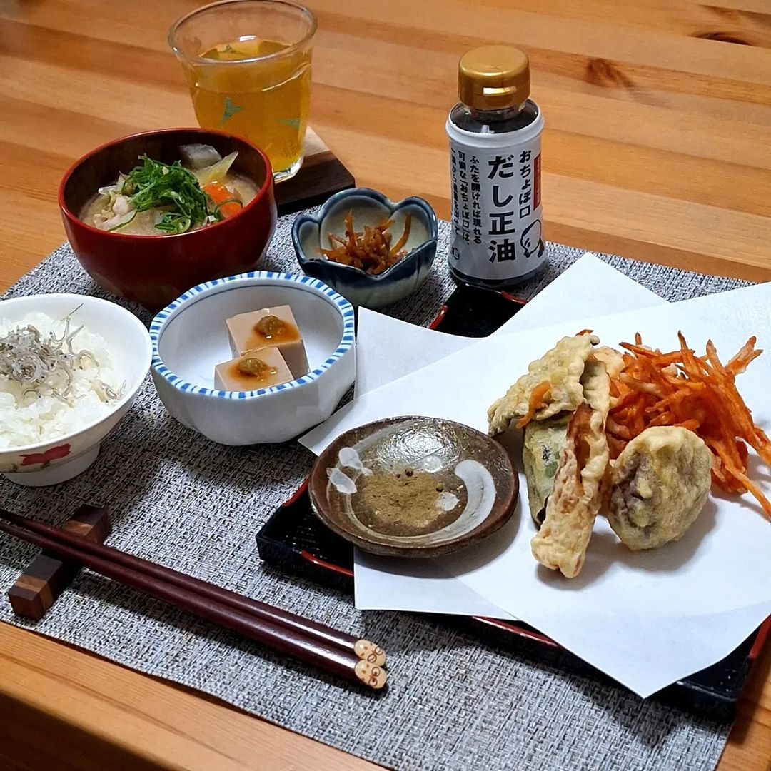 口コミ投稿：.海老や豪華な食材は何もないいつもの野菜メインの天ぷらと豚汁でのご飯道の駅で購入…