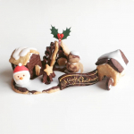 #PR.....子ども達と、クリスマスのお菓子の家を作ってみたよ！めちゃめちゃ可愛い〜！..▶共立食品　“おかしのまちをつくろう”.という、キットを使って作ってみました。…のInstagram画像