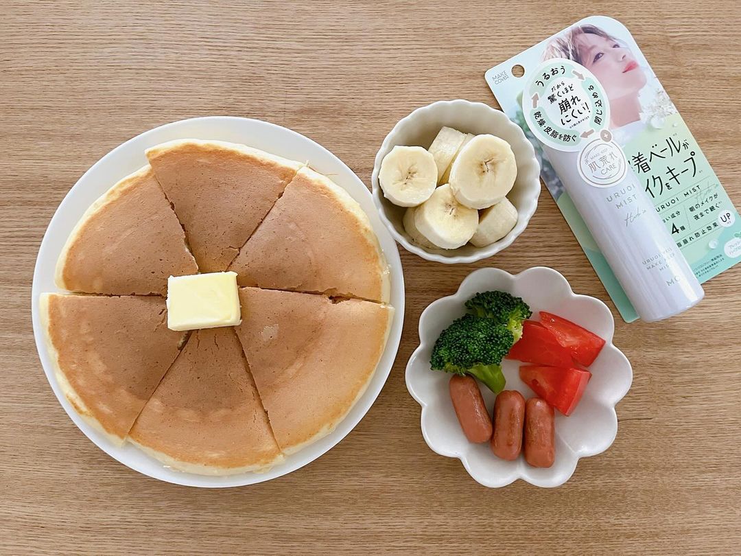 口コミ投稿：朝ごはん🥞．＊パンケーキ＊ウインナー＊トマト、ブロッコリー＊バナナ🍌.休日はみんな…