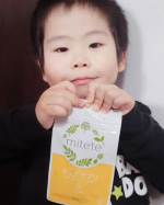 mitete 親子100組が選んだキッズサプリ 7日分を長男にお試しさせて頂きました。4歳の長男は最近お菓子ばかり食べています。野菜を残すこともあり食習慣は乱れがちの毎日です。寒くなり体調…のInstagram画像
