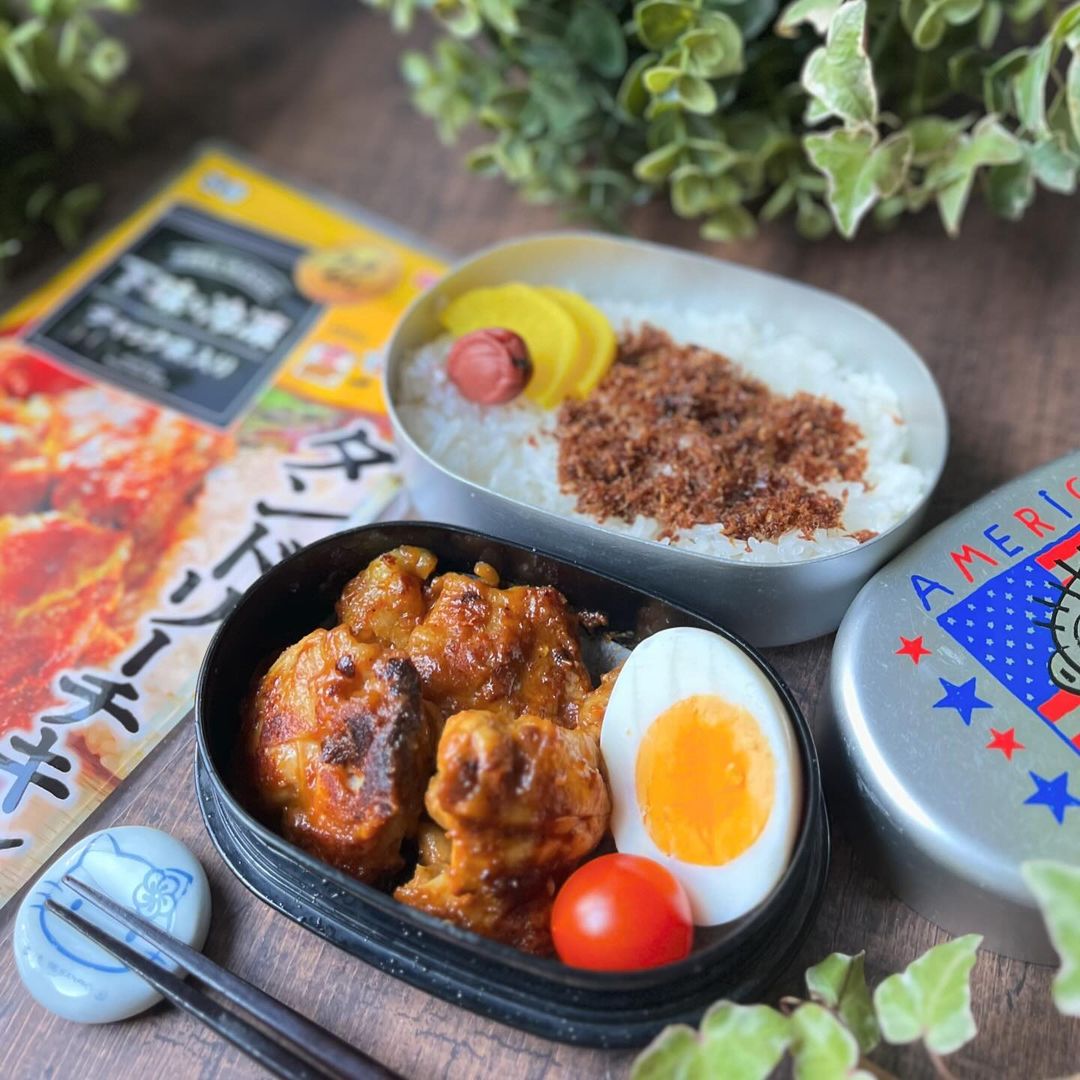 口コミ投稿：𖤣𖥧𖥣𖡡𖥧𖤣今日のお弁当はタンドリーチキンです。お弁当箱が小さいのでゆで玉子入れたら…