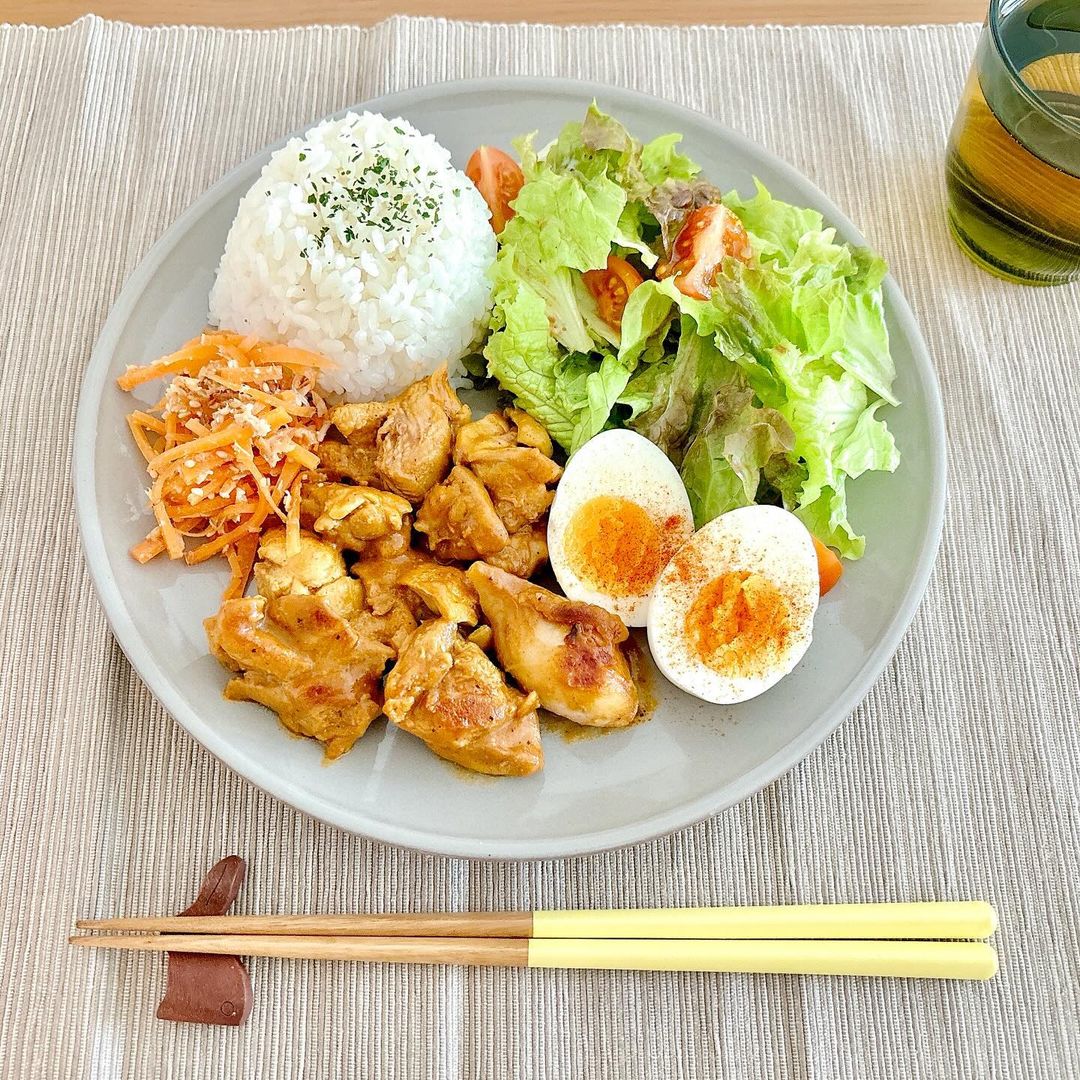 口コミ投稿：.■今日のランチタンドリーチキンプレート無限にんじんとゆで卵を添えて🥕🥚タンドリー…