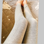 冷えは万病のもと！とくに下半身は冷やしたくないわたし。美と健康のシャルレの「ウールスパッツタイツ」を試してみました💕わたしが履いているスパッツタイツのカラーはライトグレーでサイズがＬ～ＬＬサ…のInstagram画像