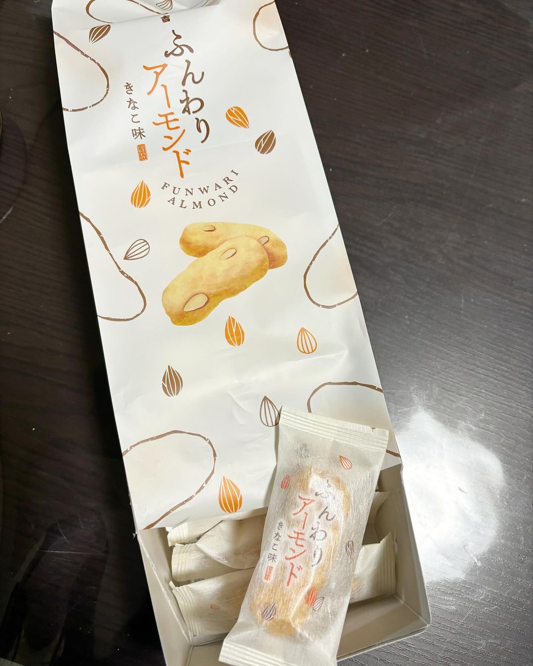 口コミ投稿：もち吉のふんわりアーモンドきなこ味！ふわっと軽くて、きなこの甘さがほのかに香っ…