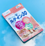 AFCの「めぐみのルテイン30」サプリ【機能性表示食品】の紹介ですルテインは黄斑部の色素として取り込まれ、光の刺激から目を保護し、ぼやけの緩和によってはっきりと見る力（コントラスト感度）をサポート…のInstagram画像