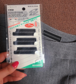 👗👖🩷次々と生活に役立つアイディアグッズを生み出していていつもお世話になっているKAWAGUCHIさんから、またお助けアイテムが販売されています♪♪ウェストの内側に取り付けることで、スラック…のInstagram画像