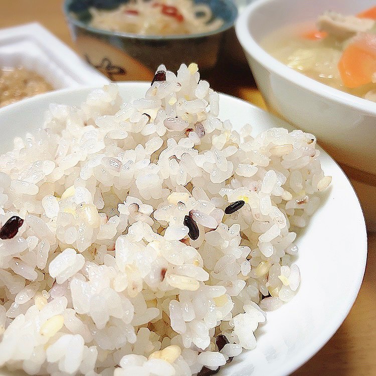 口コミ投稿：..10種類*の雑穀と玄米をブレンドした北海道玄米雑穀🍚🌾.玄米はビタミン、ミネラル、…