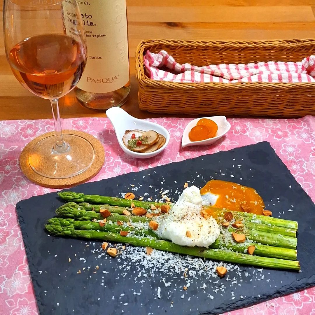 口コミ投稿：.大好きなアスパラ❤️バターソテーして即席レンチン温玉をトッピングパルミジャーノと…
