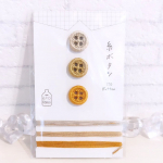 株式会社KAWAGUCHI様の1本の糸だけでできた、エコなボタンと糸のセットを使ってみました！めちゃ可愛い～ボタンです＠✨独自の技術で1本の糸だけで編み上げられた【糸ボタン】は、再生ポリエス…のInstagram画像