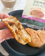 カラダ想いのまるごと“豆粉パン“🥯ZENB BREAD ゼンブブレッド🥯小麦粉でも、米粉でもない、スーパーフードの『黄えんどう豆』を使った食物繊維たっぷりの豆粉パン✨鉄分・ビタミンB1・タン…のInstagram画像