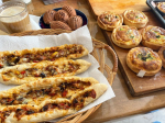 美味しいパンを作る幸せ。キッシュ、ゴンドラ、マドレーヌ。朝ごはんが楽しみになります#手作りパン#イタリアのゴンドラに似せて#マドレーヌは簡単で美味しい#シリコン型はダイソーにありました…のInstagram画像