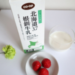 今日のおやつ🍓苺のあまおうとユーコープ @ucoop.ouchicoop 北海道3.7根釧牛乳コクと甘みがあって濃厚な味わいの牛乳は、そのまま飲んでもとっても美味しいホットクックで作る…のInstagram画像