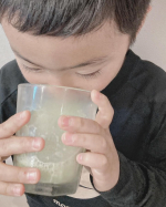 大好きケール！ケール大好き親子🧌🧌見つけたらむっしゃむしゃ生で食べてる🥗なかなか生のケール毎日食べられないからこちら🤍リピありです！スーパーフード「ケール」の青汁✨ザ・ケール (@k…のInstagram画像