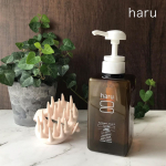 🌿 haru kurokamiスカルプ 何度もリピートしているお気に入りのharuのオールインワンシャンプーです🫧 泡立ちも良く柑橘系の香りで癒されるとてもいい香りです🍊 シャンプーを泡立…のInstagram画像
