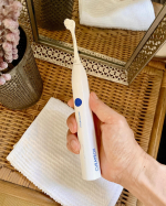 ..スイス生まれの歯ブラシ「クラプロックス」こちらの電動歯ブラシ「ハイドロソニックイージー」のモニターをさせていただいております使い方は簡単で1つのボタンで起動・終了・モード変更が可能…のInstagram画像
