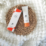 ウェルベスト様✨Denovis ノンケミUV下地✨　　　　　　　　SPF50+/PA++++日差しが強くなってきてお顔にできるシミを増やしたくない😂敏感なお肌を日々のケアから変えてくれる…のInstagram画像