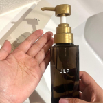 @jlponline_shop PAシャンプーEXを使っています✨オールインワンシャンプーなので、ジムでのヘアケアはこれ一本👍お湯と少し混ぜるだけですぐに泡が立って使いやすいです。香りはゼラニウムな…のInstagram画像