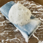 【ペリカン石鹸】泥炭石（でいたんせき）2000年発売のロングセラー石鹸が、愛用者の声を元にパワーアップしてリニューアル‼︎私にとっては初めての出会いです🔰どうやらこの洗顔石鹸には泥&炭…のInstagram画像