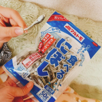 おやつの時間⏰今日のおやつは#にぼし ！！#食べるにぼし 🐟カルシウムしっかり摂らなきゃね！#PR #マルトモ株式会社 #マルトモのかつお節 #千両 #monipla #marutomo_fa…のInstagram画像