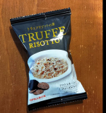 白ご飯にリゾットの素を乗せてお湯をかけて混ぜるだけで簡単！本格的！超美味😋今度はアレンジメニューに挑戦してみます(๑•̀ㅂ•́)و✧#PR #ピルボックスジャパン株式会社 #トリュフ #トリュフリ…のInstagram画像