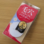 ...毛穴悩みに特化したシリーズ！凹み毛穴　対策下地×毛穴みえなくするプレストパウダーふわふわのパフでパウダーは軽く厚塗り感もなくつけたあとの肌はサラサラ✨薄づきなのに毛穴も…のInstagram画像