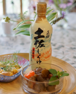 ..【正田土佐しょうゆ】伝統の再仕込醤油にかつお節とみりんを加えた「だし醤油」🥢再仕込み醤油とは、発酵熟成した諸味を絞った生醤油に再び麹を仕込んで熟成させたもの熟成期間が通常の醤油の…のInstagram画像