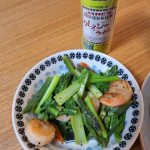 クレージーライムでエビと小松菜、オクラレモン痛めをつくってみました！スパイスがしっかり香りとても美味しかった。味つけもシンプルででもいつもと違う料理ができました。#PR #日本緑茶センター株式会社…のInstagram画像