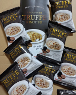本格トリュフリゾット（フリーズドライタイプのリゾットの素）😊温かいごはんと、お湯、この素だけで美味しいリゾットができます。お湯を少なめにして作る濃厚タイプも食べてみましたが、自分は、普通の分量の方…のInstagram画像
