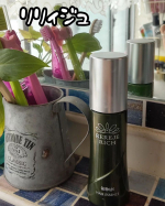 リリィジュ🌱女性のための育毛剤使っています🌱朝、晩と気になるところに押し付けるように使います☺️そうするとじわじわと育毛剤が出できます。そして丁寧にブラッシングもうすぐ一本使い切りそ…のInstagram画像
