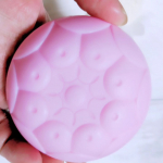 朝の憂鬱に...朝用洗顔石鹸 #めざめるんソープ 約一ヶ月使わせて頂いたレビュー✨です★朝用洗顔石鹸 めざめるん★☑寝ぼけ肌を撃退する成分ひきしめ メントール吸着成分 とうもろこしデンプン…のInstagram画像