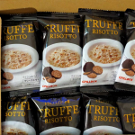 濃厚トリュフリゾットの素は、本格的なリゾットの食感を楽しめます。トリュフリゾットをフリーズドライにしているので、ご飯ののせてお湯をかけるだけでお手軽にリゾットを作れるんです。リゾットだけではな…のInstagram画像