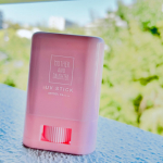 ツーウェイワールド株式会社（@2wayworld）さん⁡【 マザーアンドドーター・クリアUVスティック 】SPF50+PA++++⁡外出先での日焼け止めの塗り直しって手がベタついて汚れちゃう…のInstagram画像