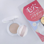 「ポイントマジックPRO　プレストパウダーC」異なる性質のパウダーを2層にすることで「エアリーな使用感」と「凹みフラット持続」を実現したプレストパウダーです。こちらには密度が高めのふわふわとし…のInstagram画像