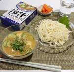 *埼玉の郷土料理「冷汁」うどん暑い夏の農作業の合間に食べていたそうです最近暑いですよね😵💦食欲もちょっと落ち気味…今日のランチは、細うどんで冷汁うどんです🥢作るのも簡単♪冷汁の濃縮…のInstagram画像