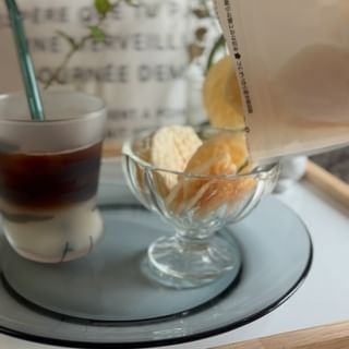 口コミ投稿：食べやすいサイズ感でパリパリ食感と塩気がくせになる、もち吉さんのうす焼サラダ。…